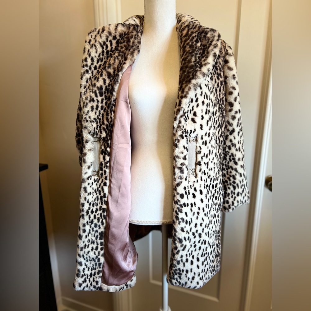 Priced to sell✨NWT✨Anthropologie Tiny Editions Faux Leopard Coat Statement Piece